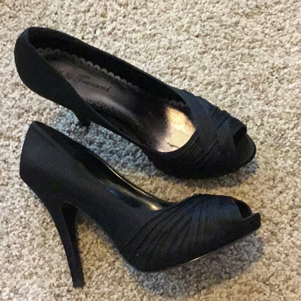 Sexy satin fabric peep Toe  Pump